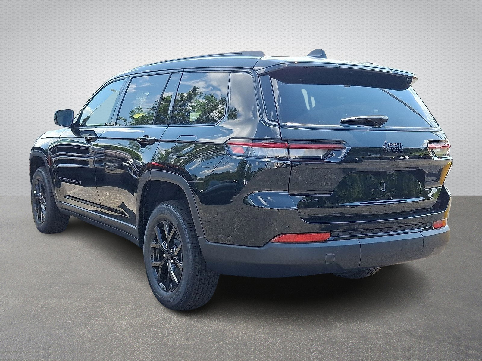 New 2025 Jeep Grand Cherokee L Altitude image 4