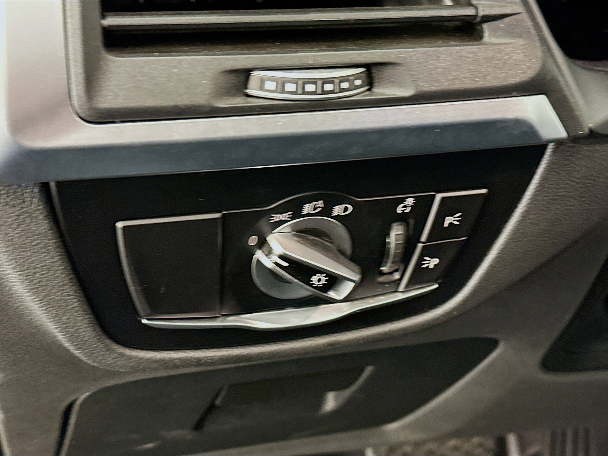 Used 2024 BMW X3 xDrive30i w/ Convenience Package image 17