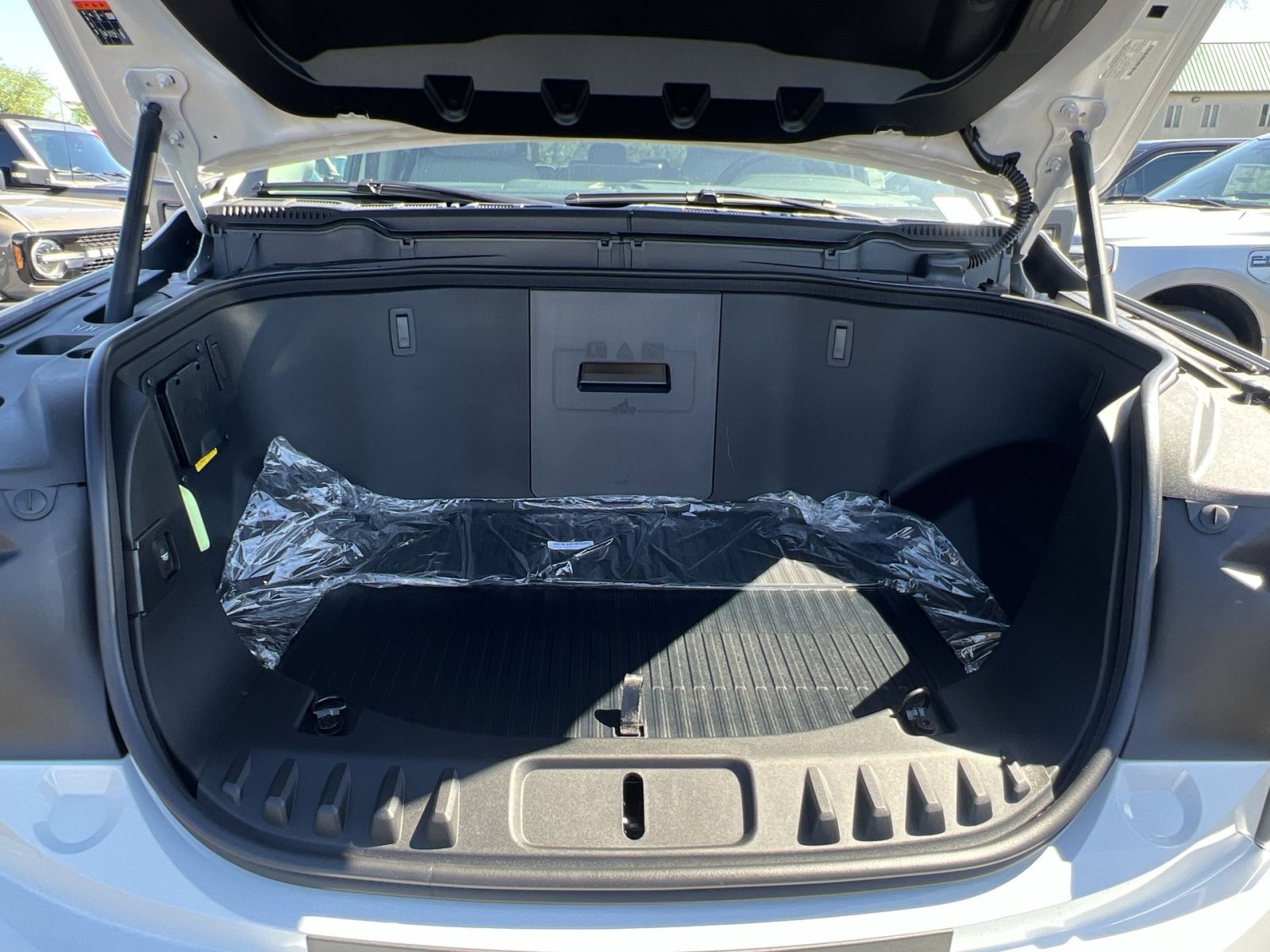 New 2025 Ford F150 Lightning Flash AWD/4WD image 27