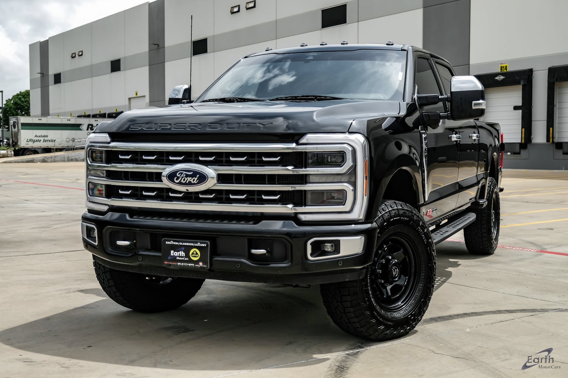 Used 2024 Ford F350 Platinum w/ Tremor Off-Road Package AWD/4WD image 5