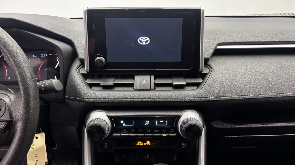 Used 2025 Toyota RAV4 LE AWD/4WD image 21