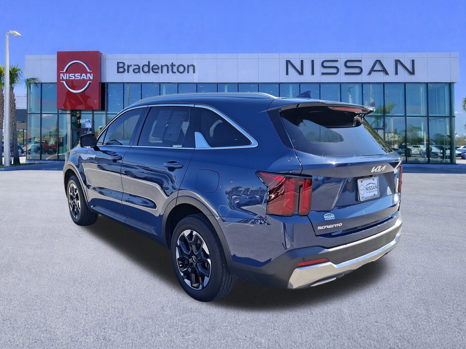 Used 2024 Kia Sorento S w/ Panoramic Sunroof Package image 7