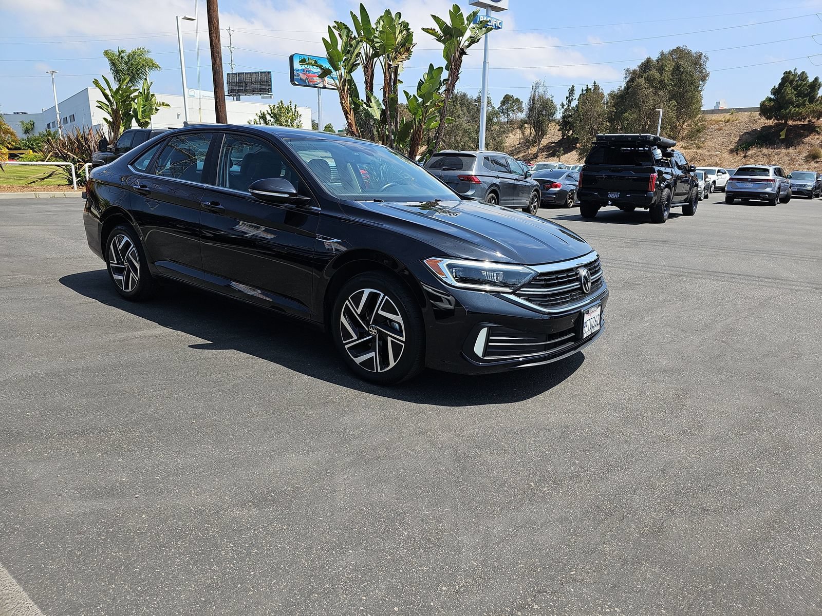 Certified 2023 Volkswagen Jetta SEL FWD image 3