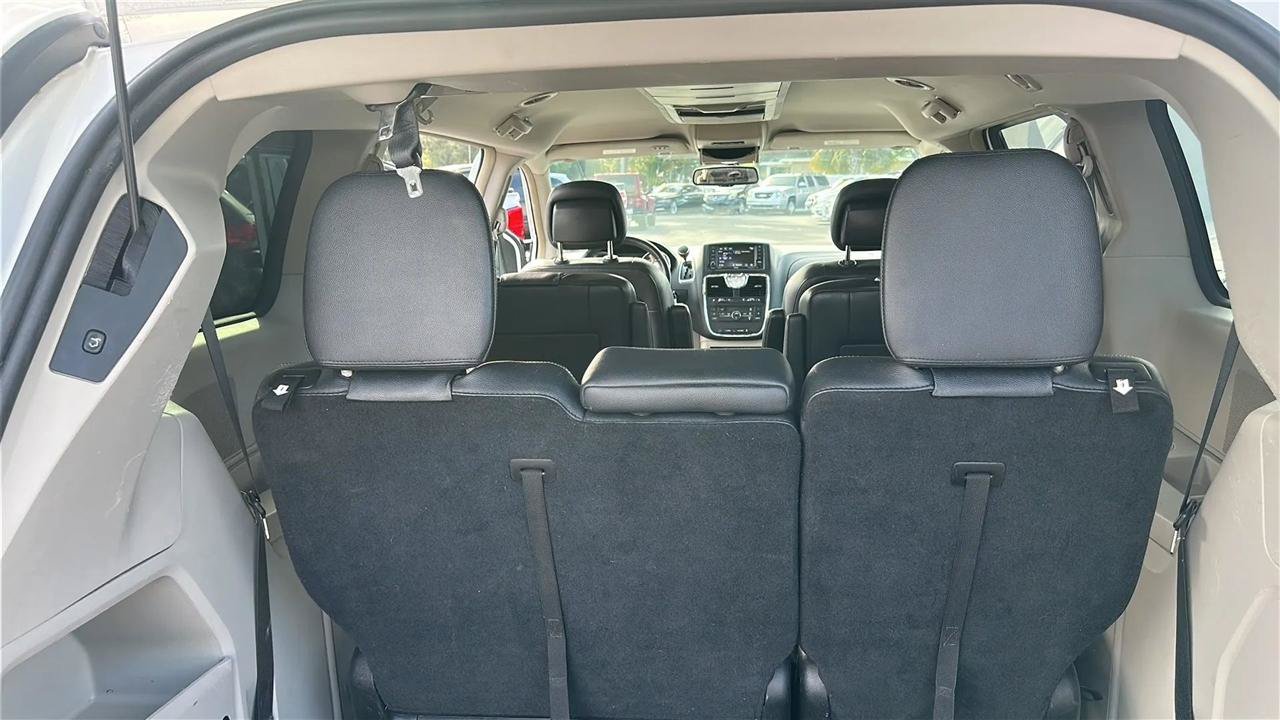 Used 2016 Chrysler Town & Country Touring FWD image 35