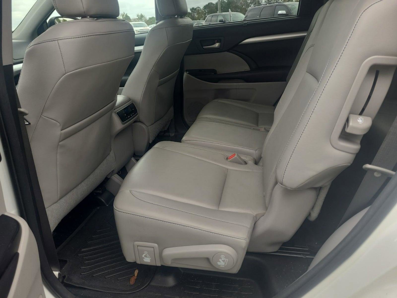 Used 2016 Toyota Highlander XLE AWD/4WD image 4