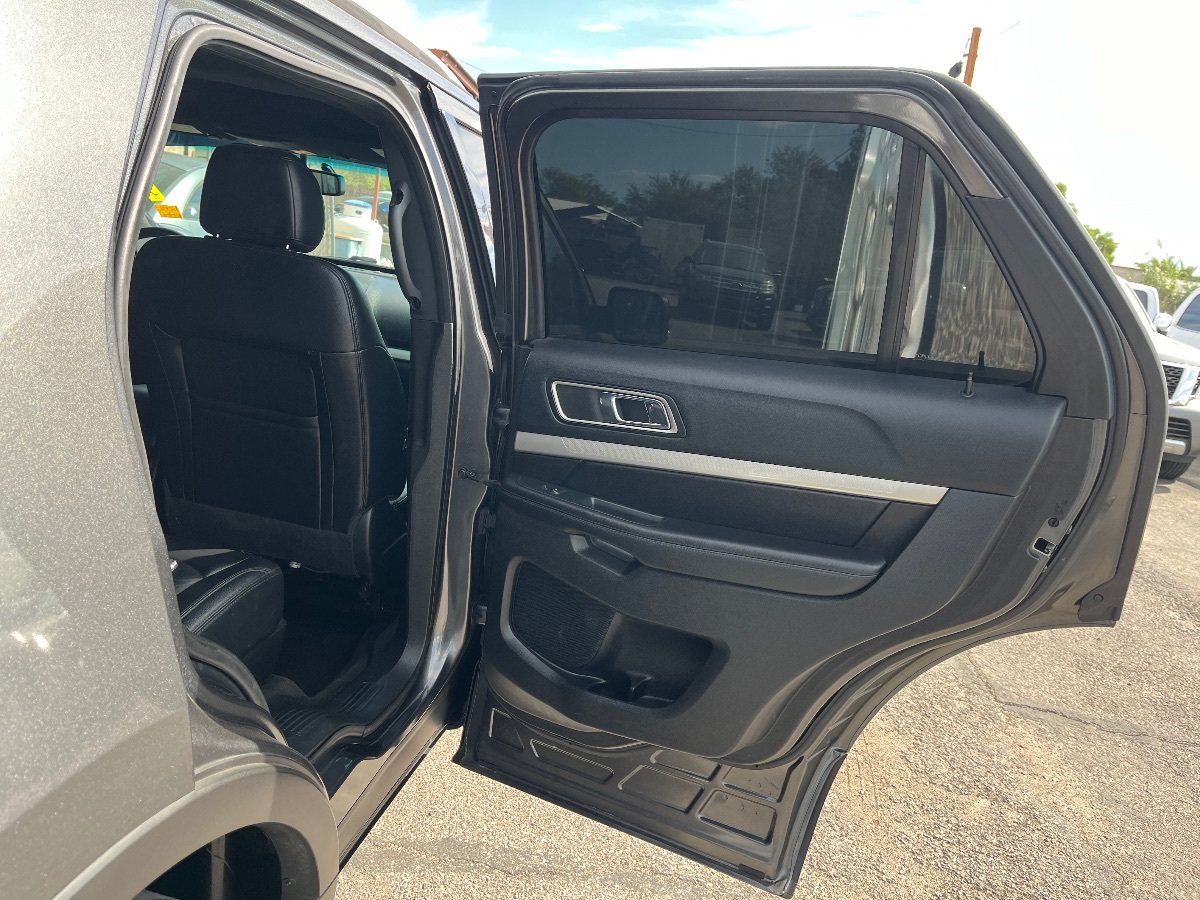 Used 2016 Ford Explorer XLT w/ Equipment Group 202A FWD image 38