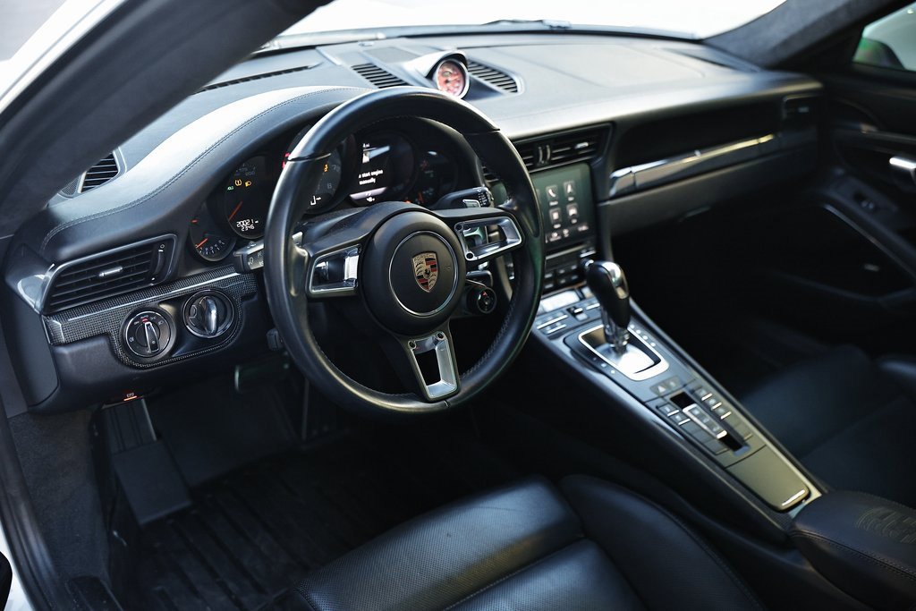 Certified 2019 Porsche 911 Carrera 4S image 4