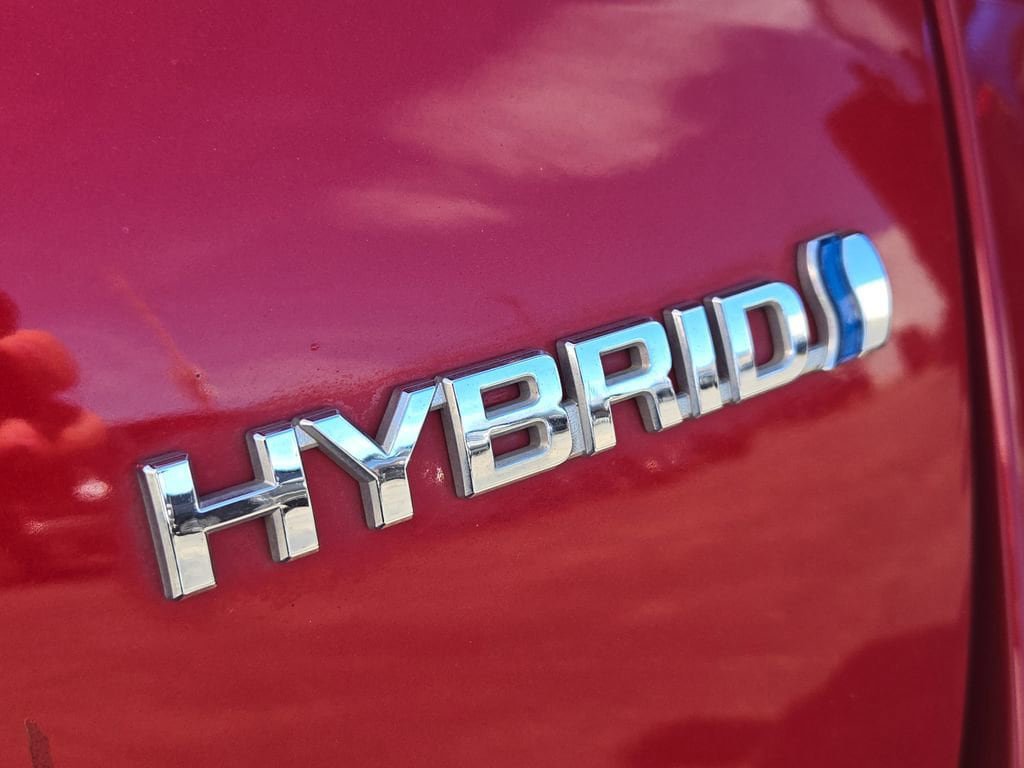 Used 2021 Toyota Prius LE image 10