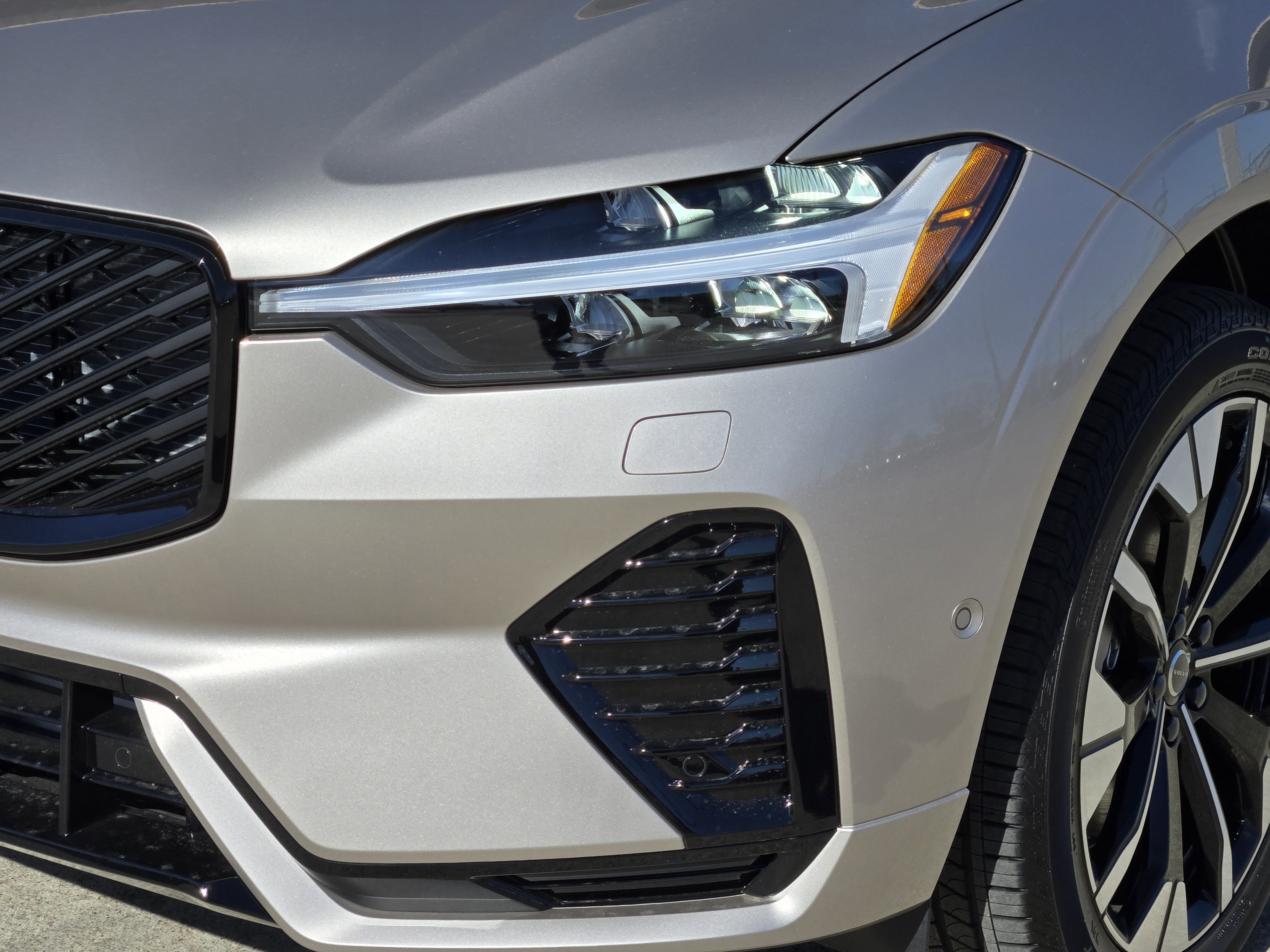 New 2026 Volvo XC60 T8 Plus w/ Protection Package Premier image 10