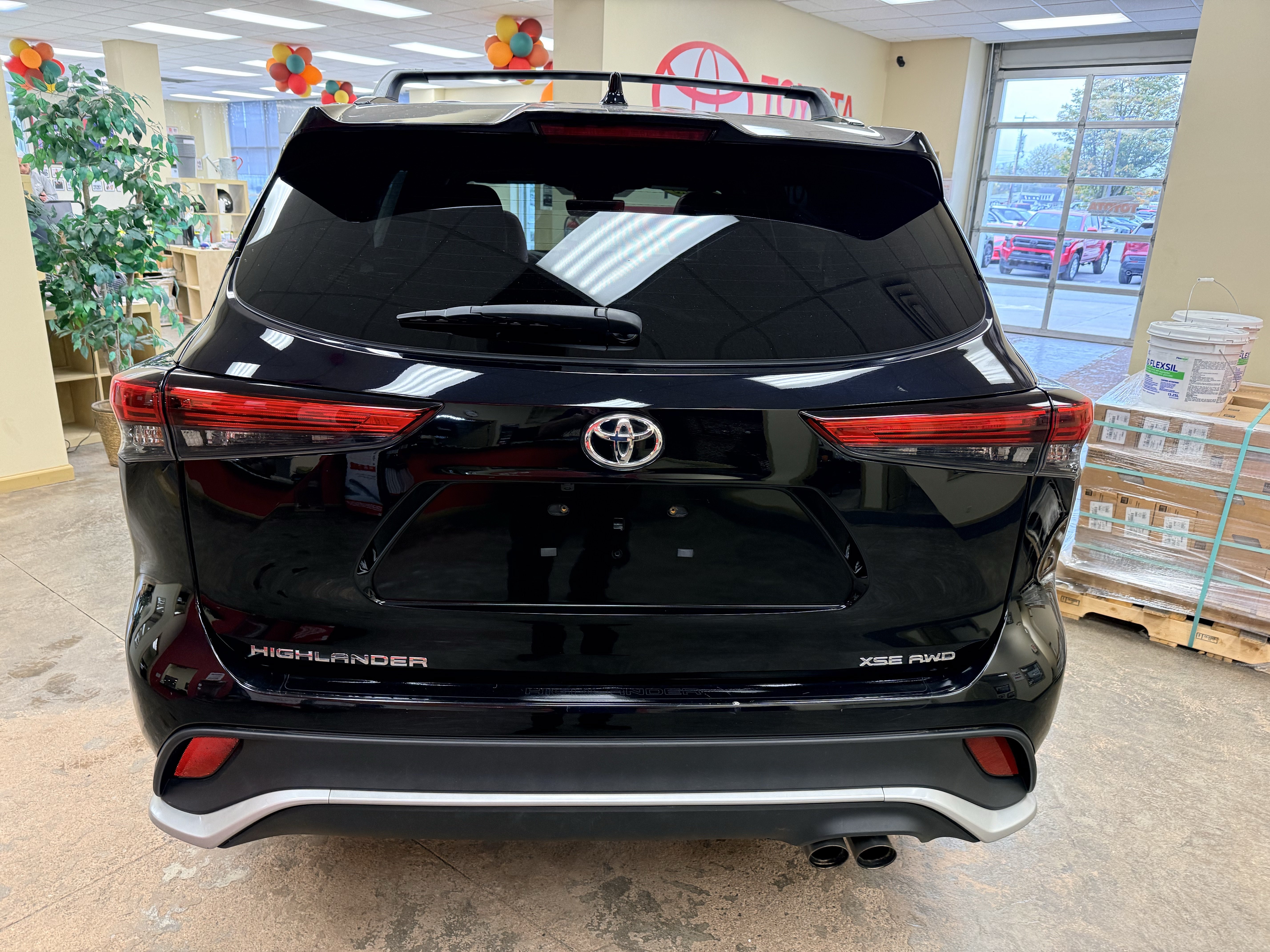 Used 2023 Toyota Highlander XSE AWD/4WD image 23