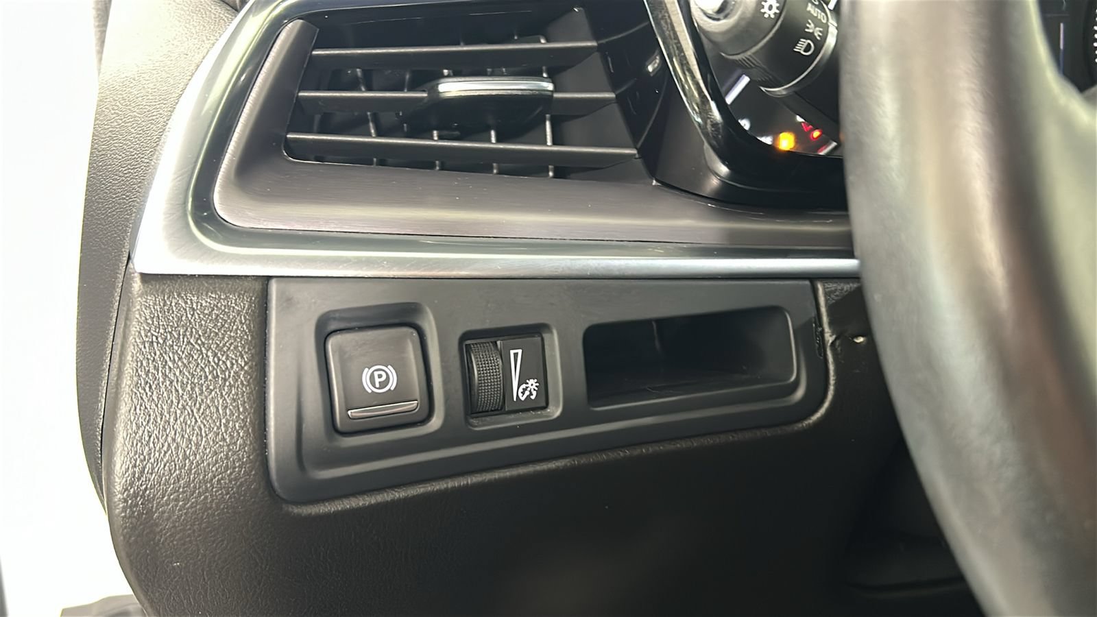 Used 2023 Cadillac XT5 Luxury FWD image 22