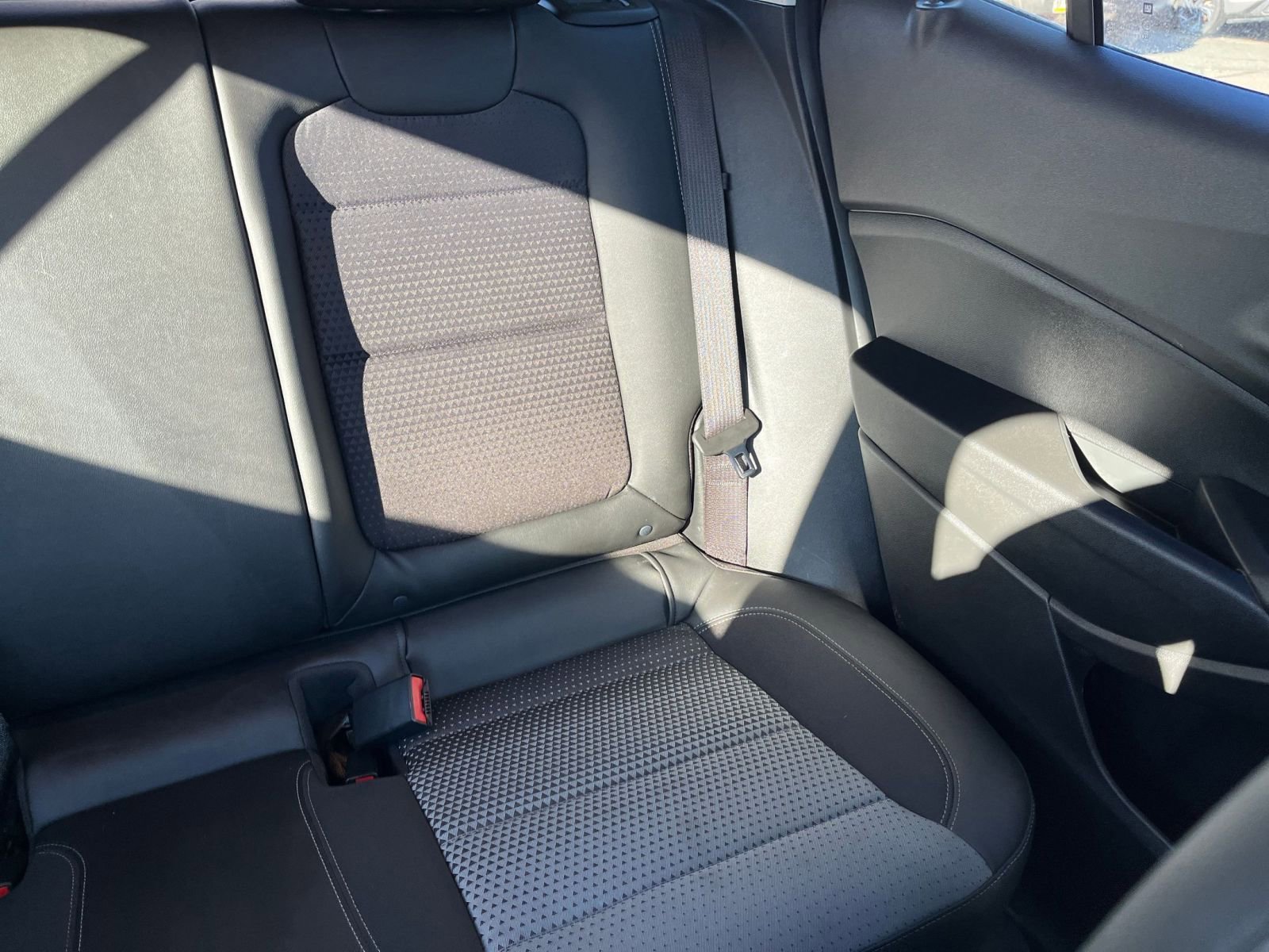 Used 2025 Chevrolet Trax LT image 33