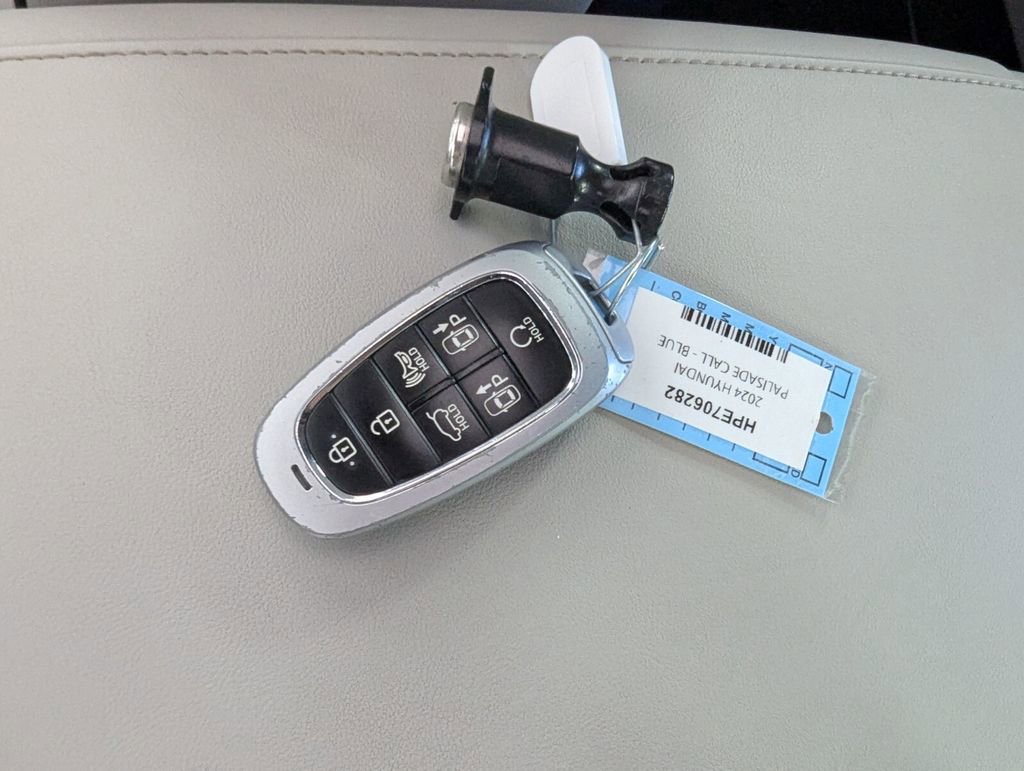 Used 2024 Hyundai Palisade Calligraphy image 28