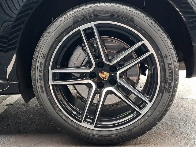 Certified 2021 Porsche Macan Turbo AWD/4WD image 14