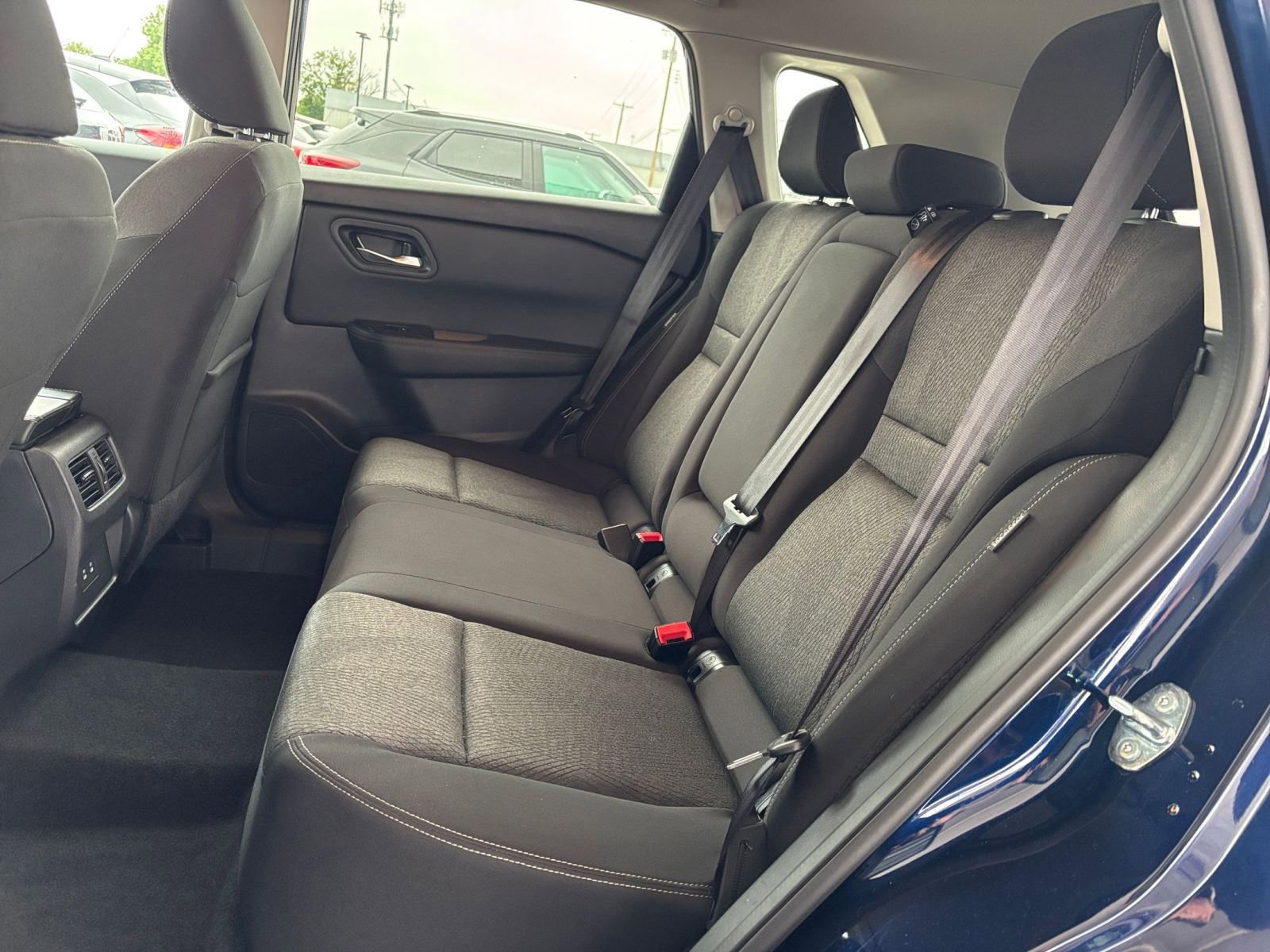 Used 2025 Nissan Rogue SV FWD image 28