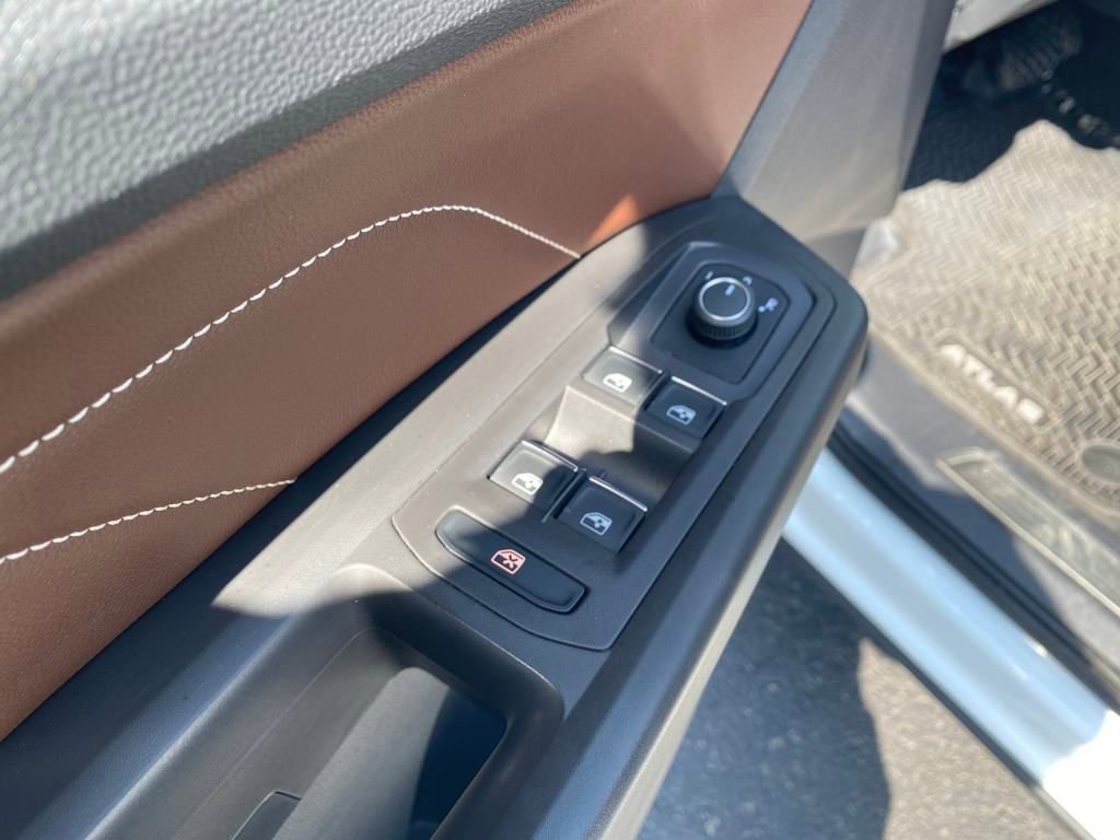 Used 2022 Volkswagen Atlas SEL image 11