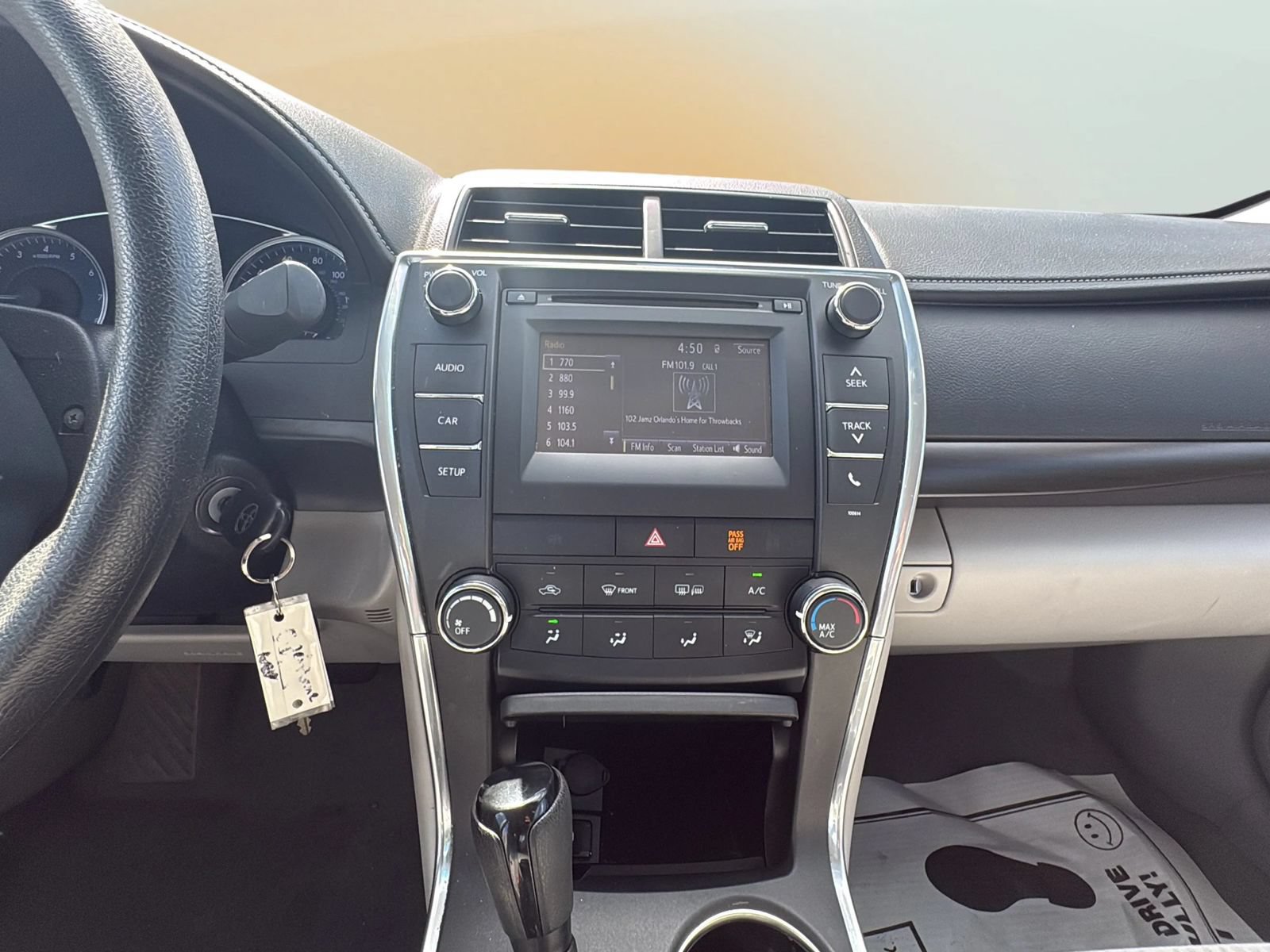 Used 2017 Toyota Camry LE FWD image 14