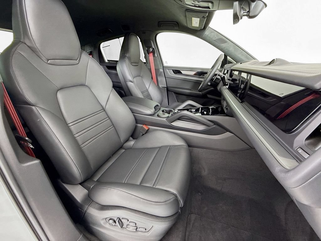 Certified 2026 Porsche Cayenne Turbo GT AWD/4WD image 31