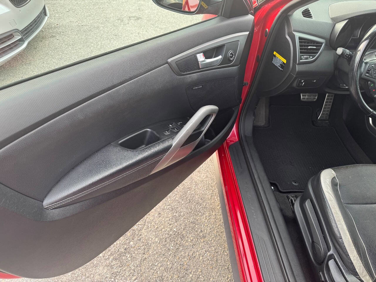 Used 2015 Hyundai Veloster Turbo image 9