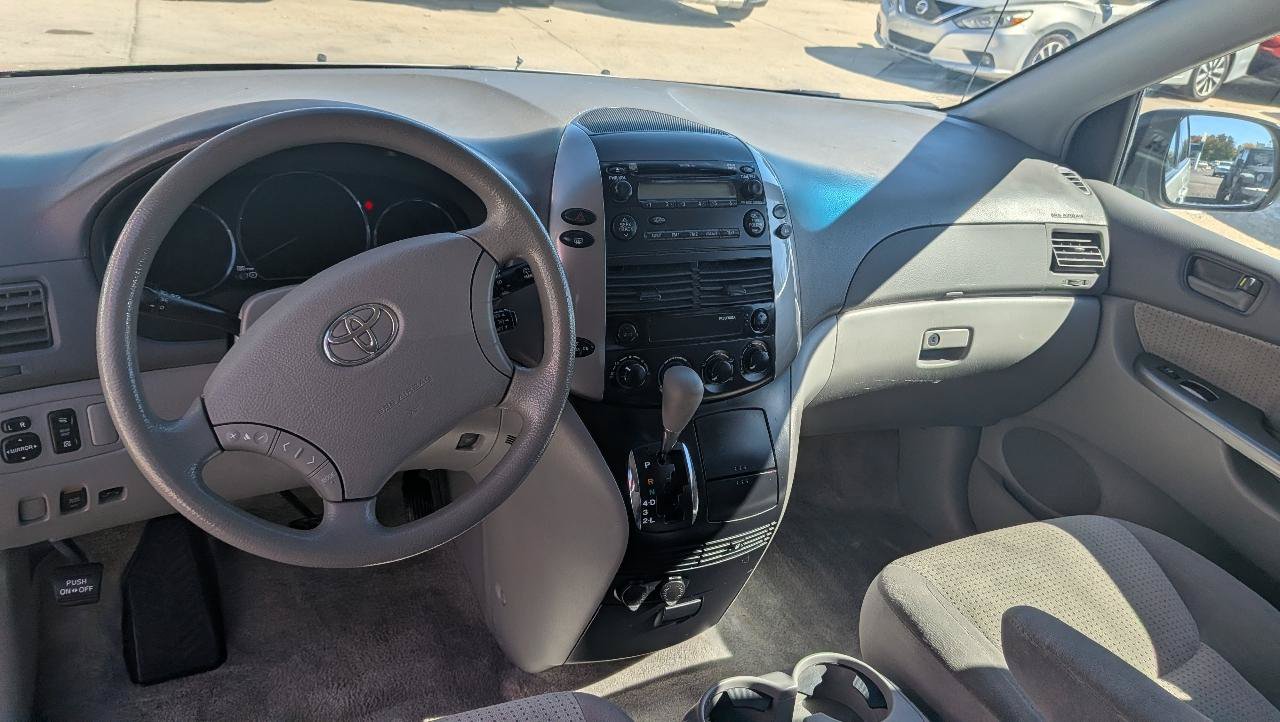 Used 2008 Toyota Sienna LE FWD image 12
