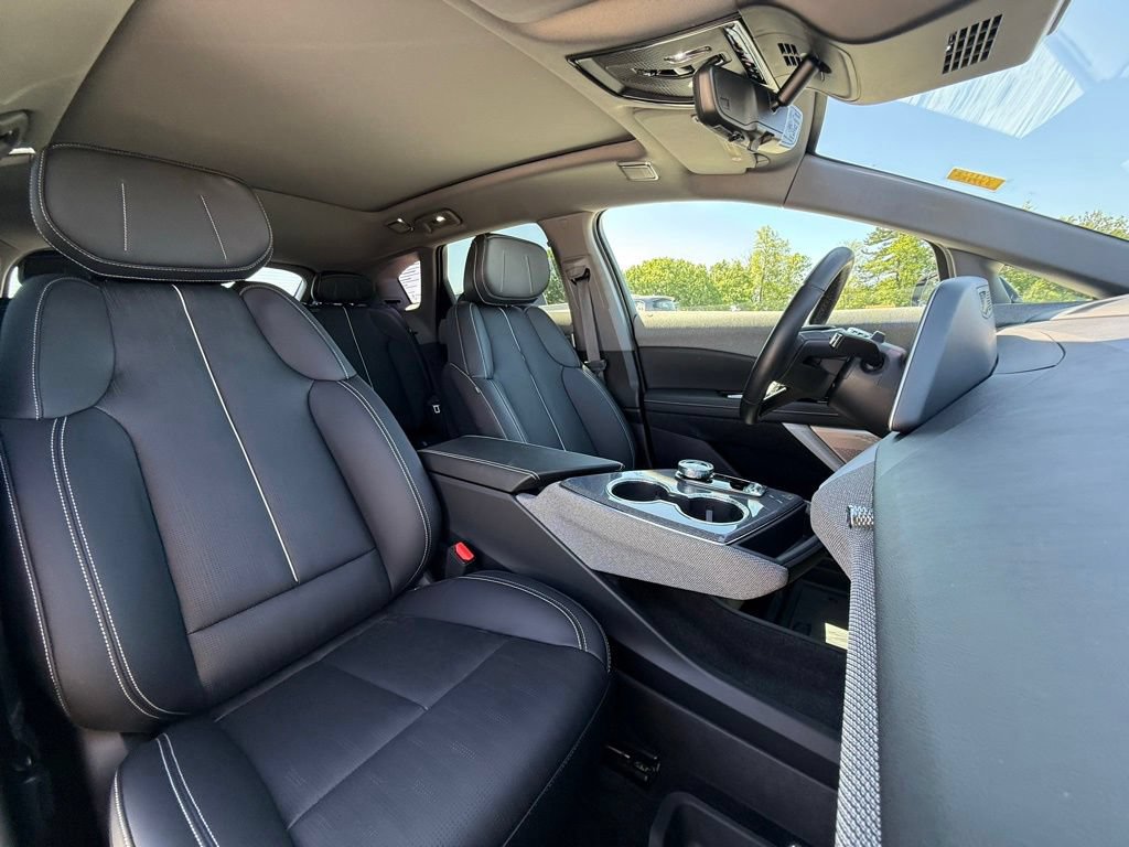 Certified 2025 Cadillac Optiq Luxury 2 w/ LPO, Floor Liner Package AWD/4WD image 30