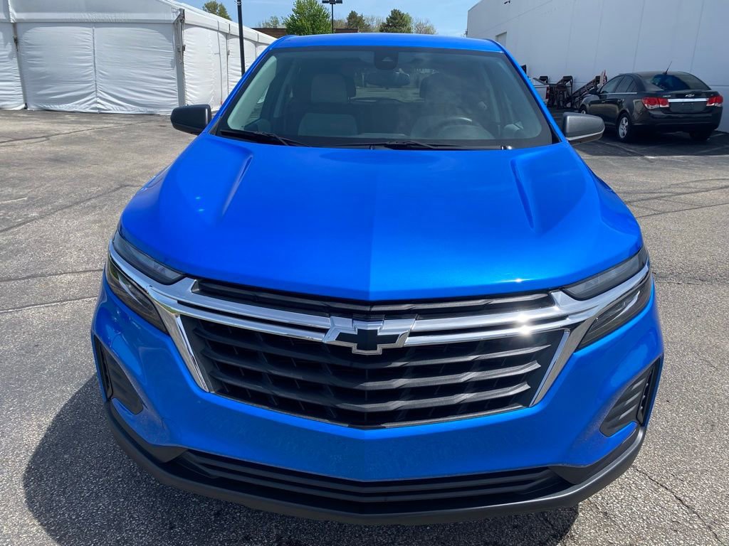Used 2024 Chevrolet Equinox LS w/ LS Convenience Package FWD image 2