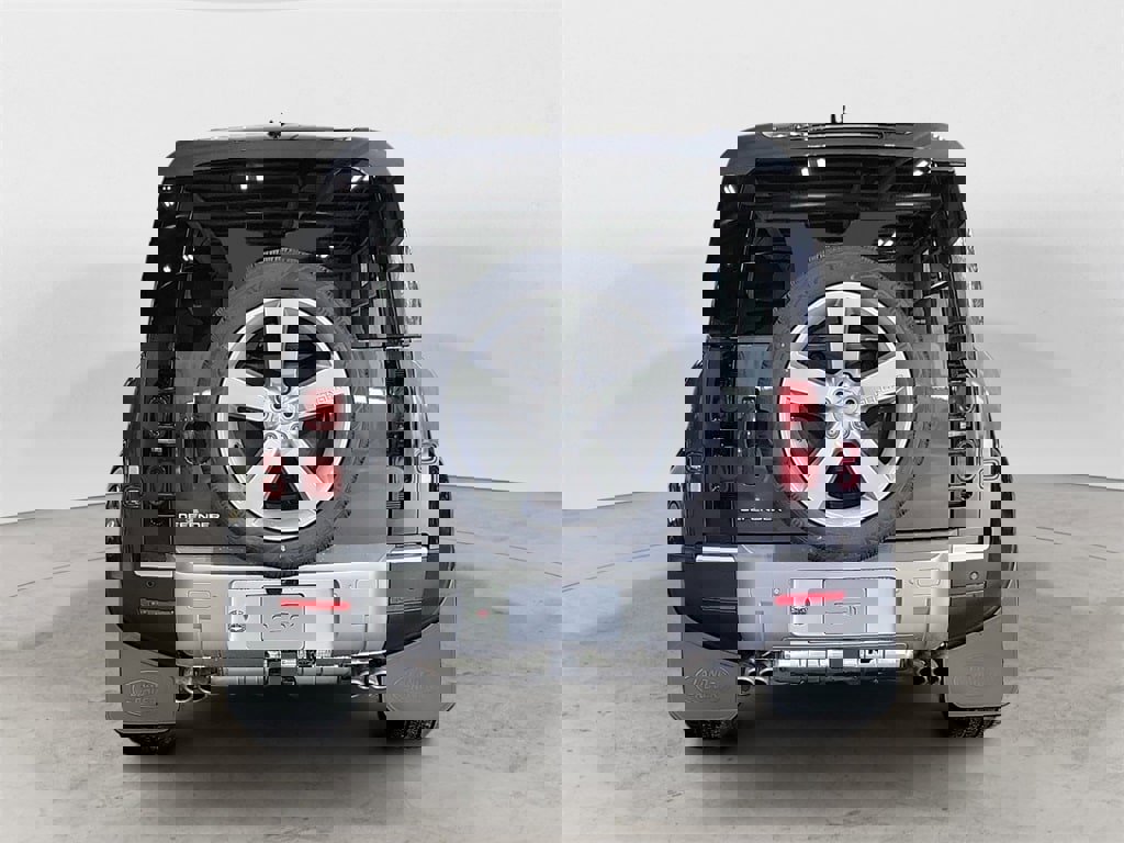 New 2024 Land Rover Defender 110 SE image 4