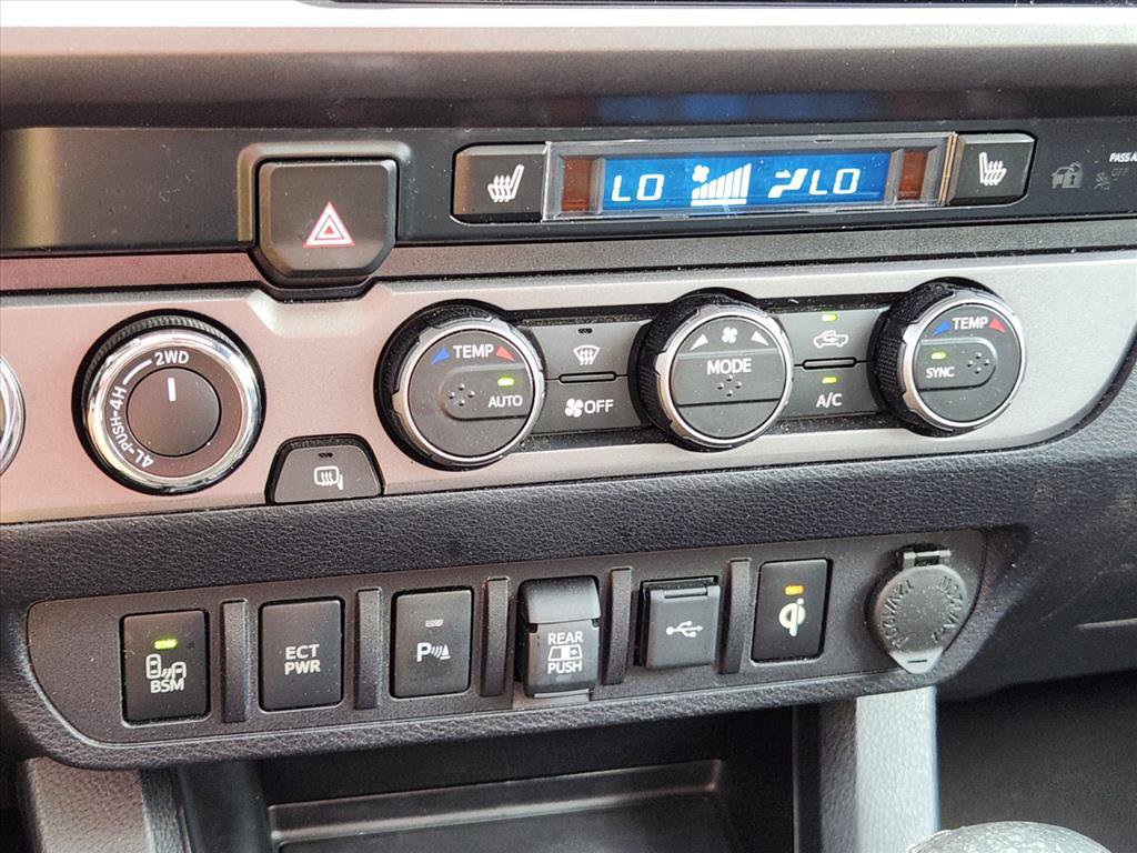 Used 2020 Toyota Tacoma TRD Sport w/ TRD Premium Sport Package AWD/4WD image 25
