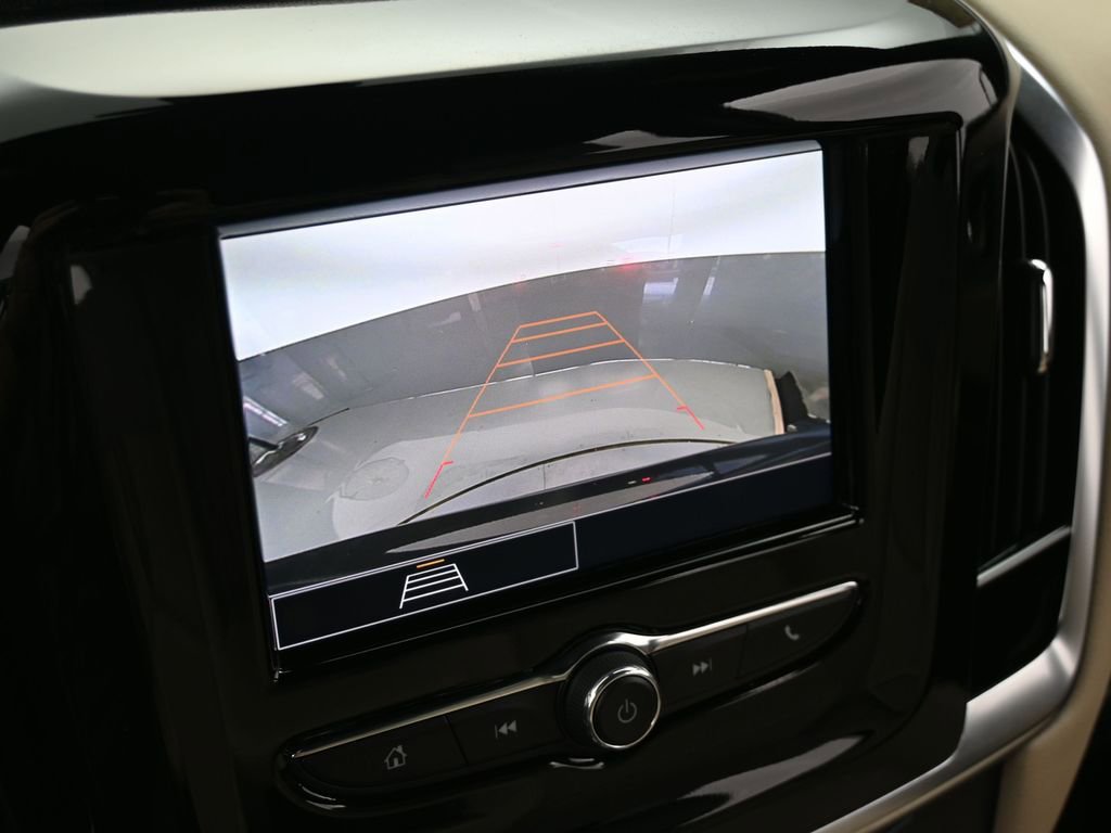 Used 2023 Chevrolet Traverse LS image 21