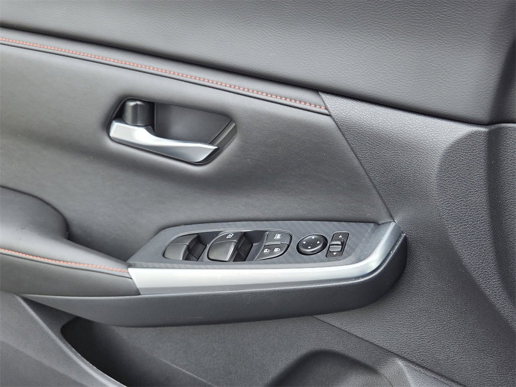 Used 2025 Nissan Sentra SR w/ SR Premium Package image 16