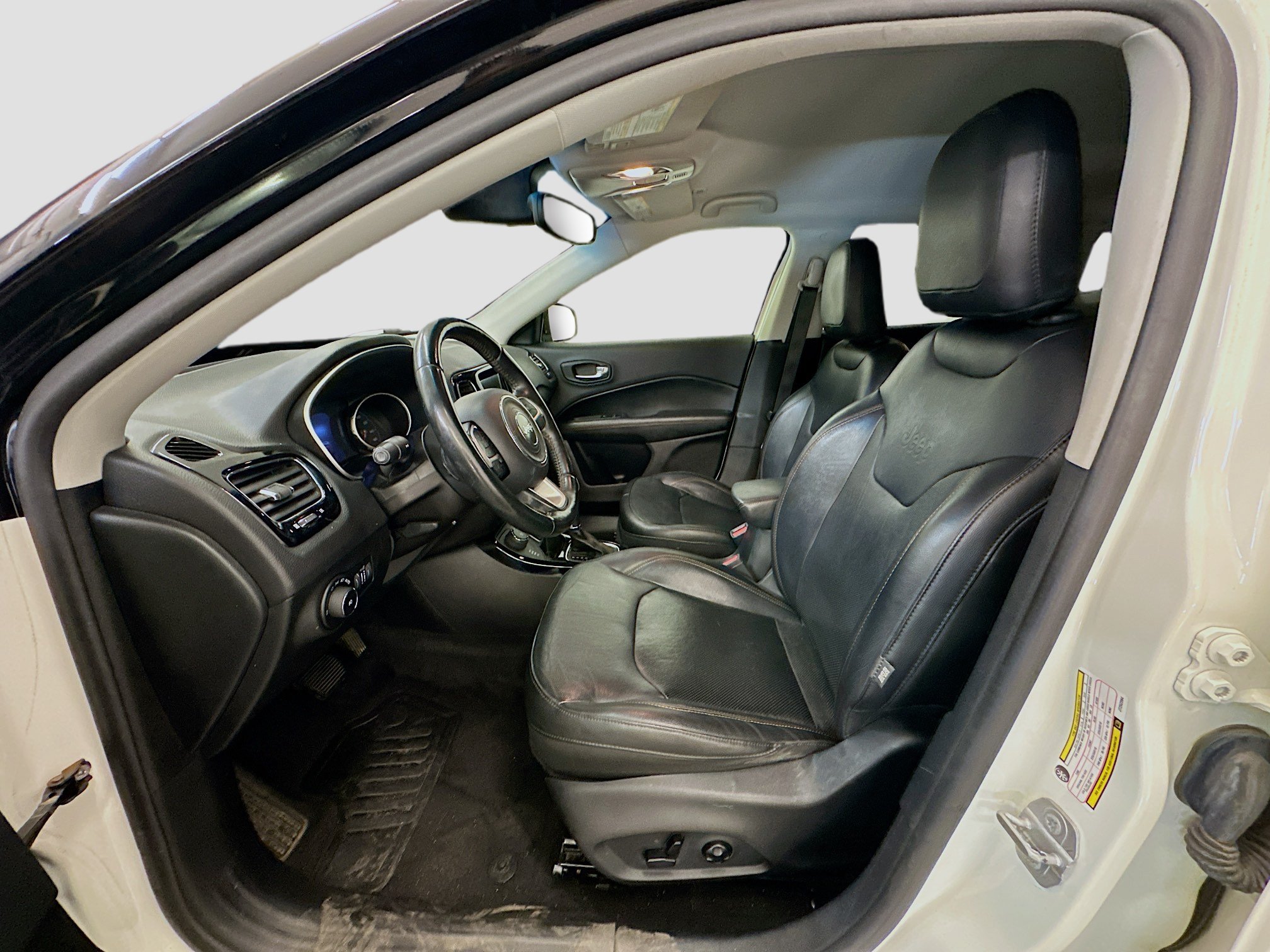 Used 2018 Jeep Compass Limited AWD/4WD image 13
