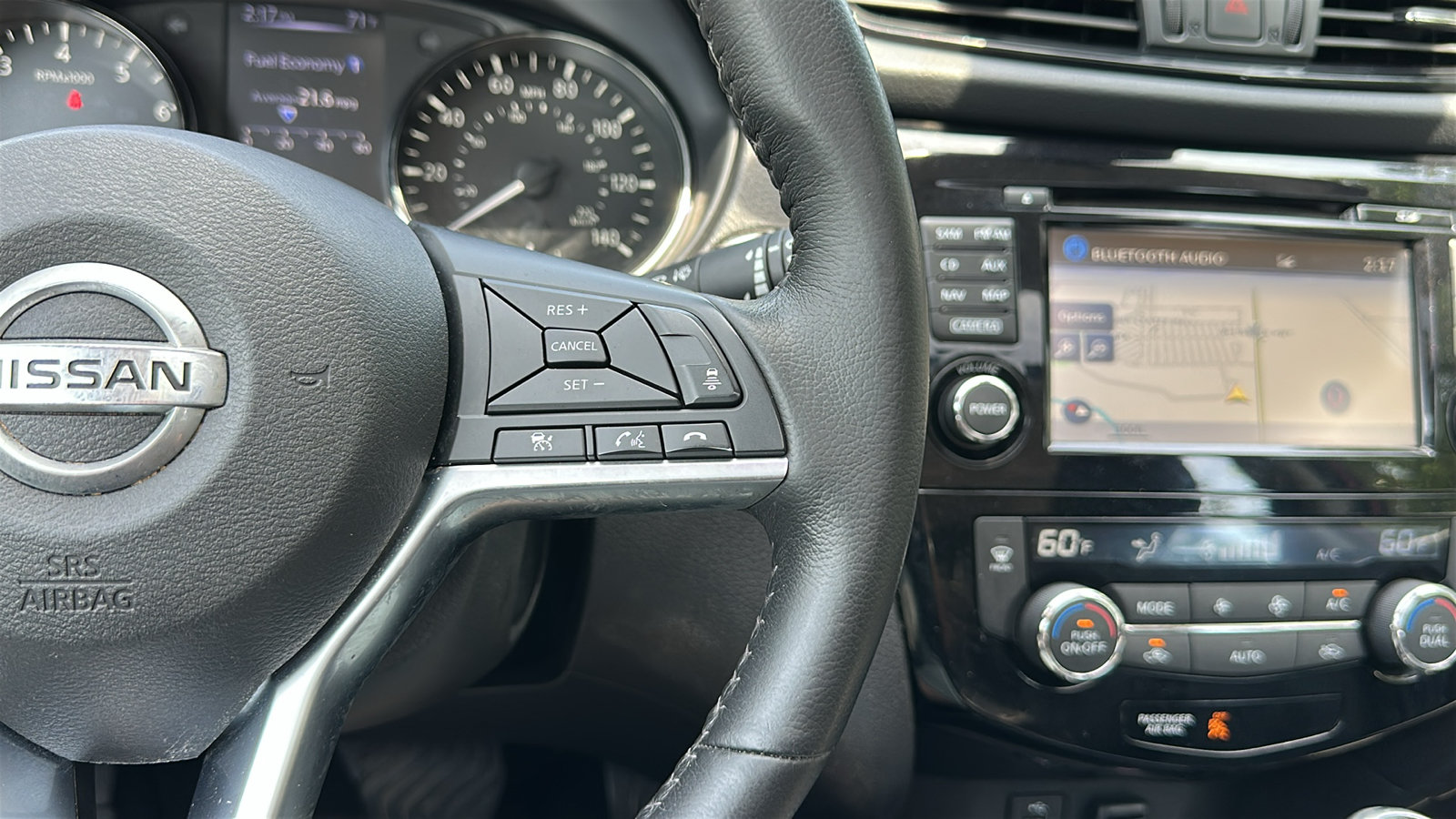 Certified 2018 Nissan Rogue Sport SL w/ SL Premium Package AWD/4WD image 18