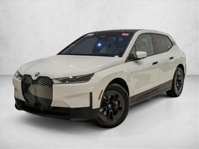 Used 2025 BMW iX xDrive50 image 1