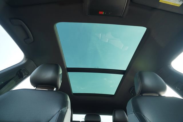 Used 2021 Volkswagen Atlas Cross Sport SE w/ Panoramic Sunroof Package image 11