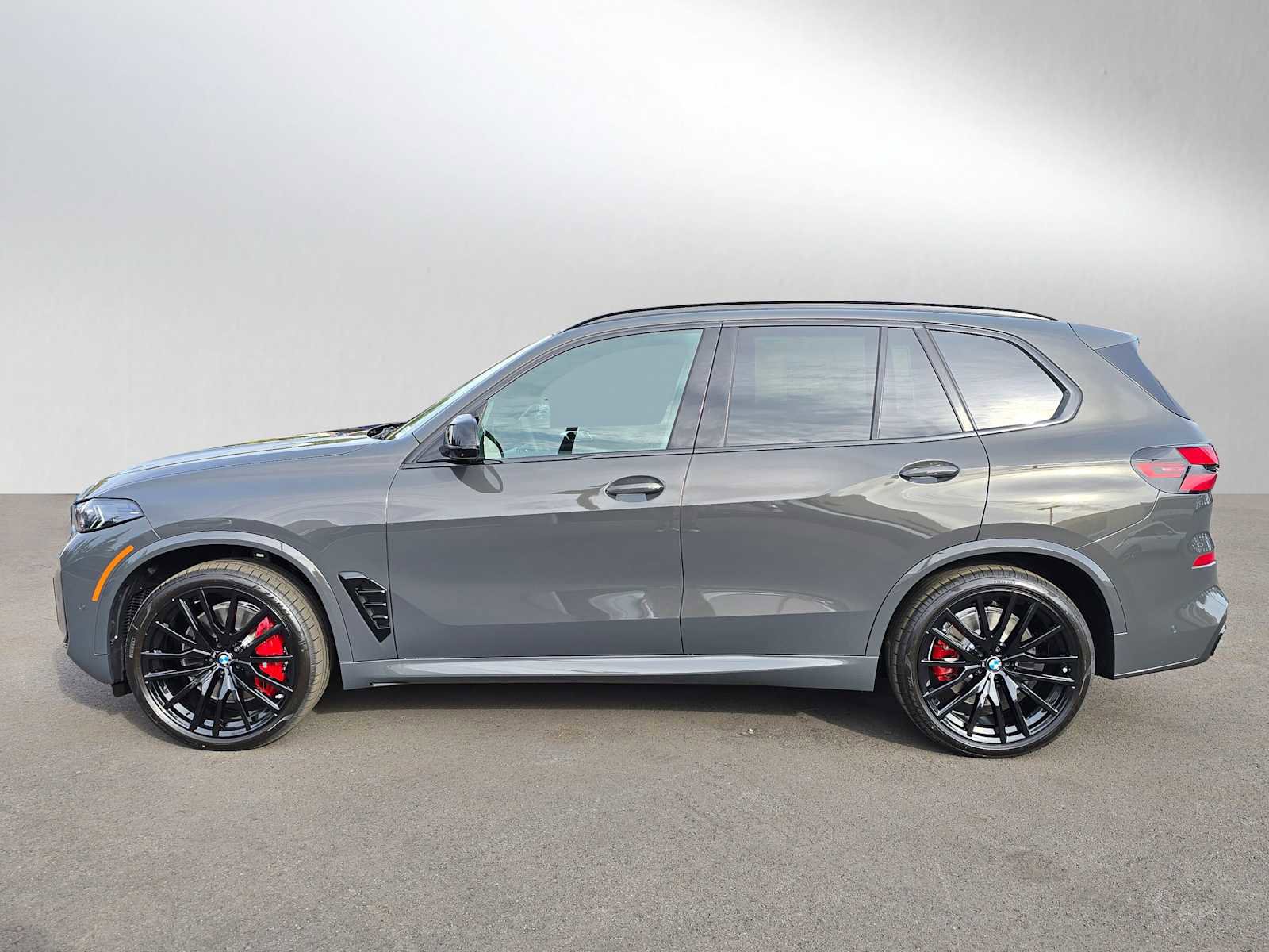 New 2026 BMW X5 M60i image 36
