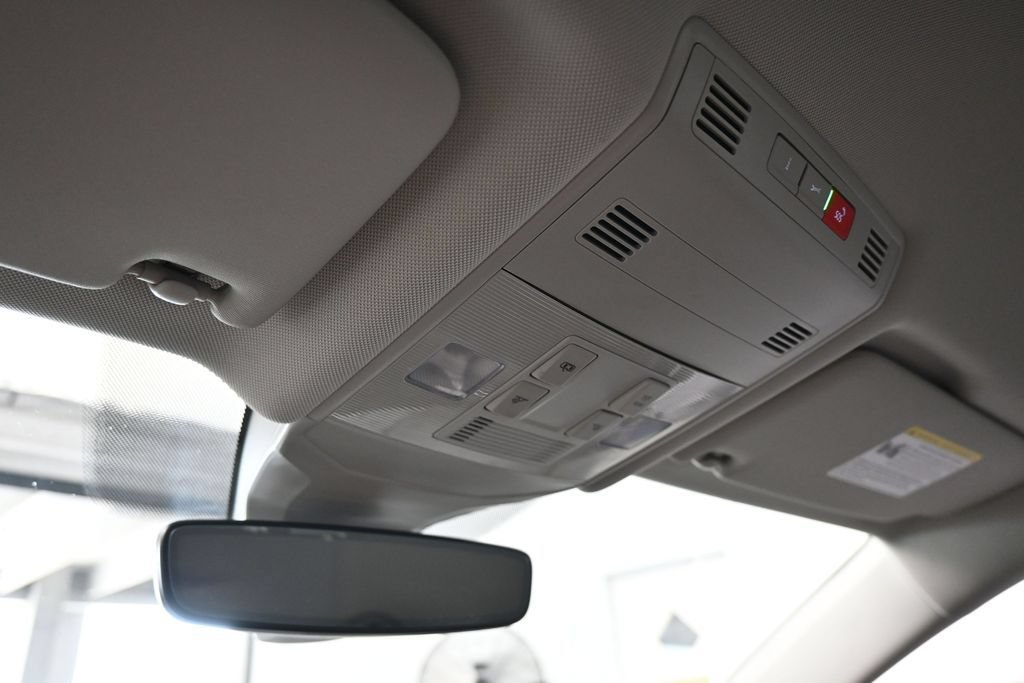 Used 2025 Volkswagen Jetta SE FWD image 24