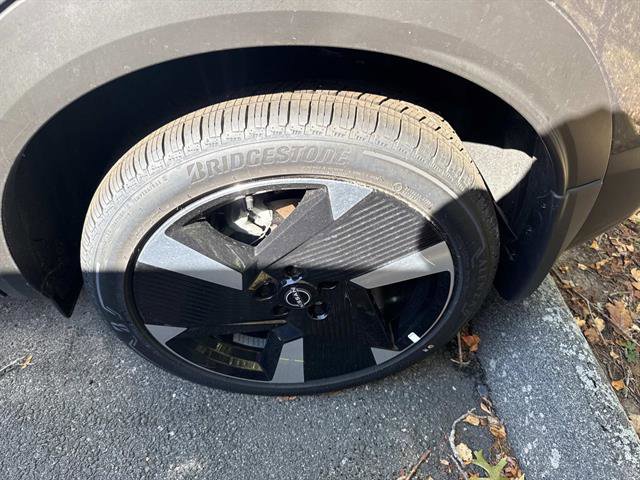 New 2025 Nissan Kicks SR w/ Illumination Package image 5