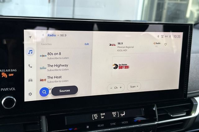 Used 2025 Toyota Sienna Limited image 22