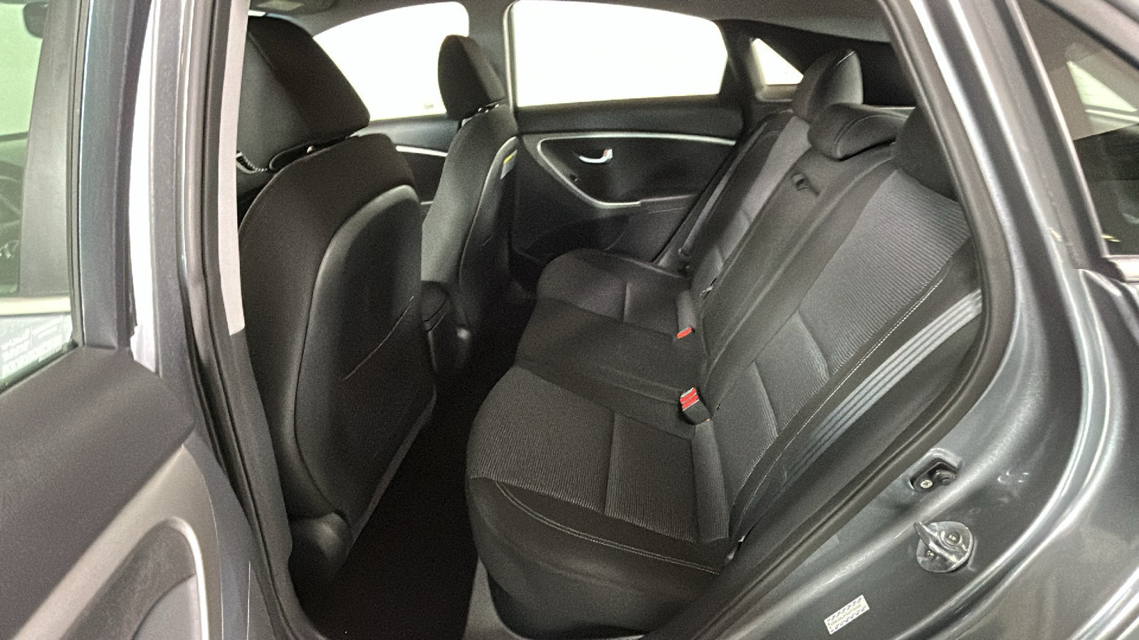 Used 2016 Hyundai Elantra GT FWD image 31