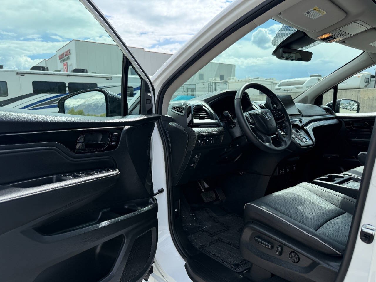 Used 2026 Honda Odyssey Elite image 16