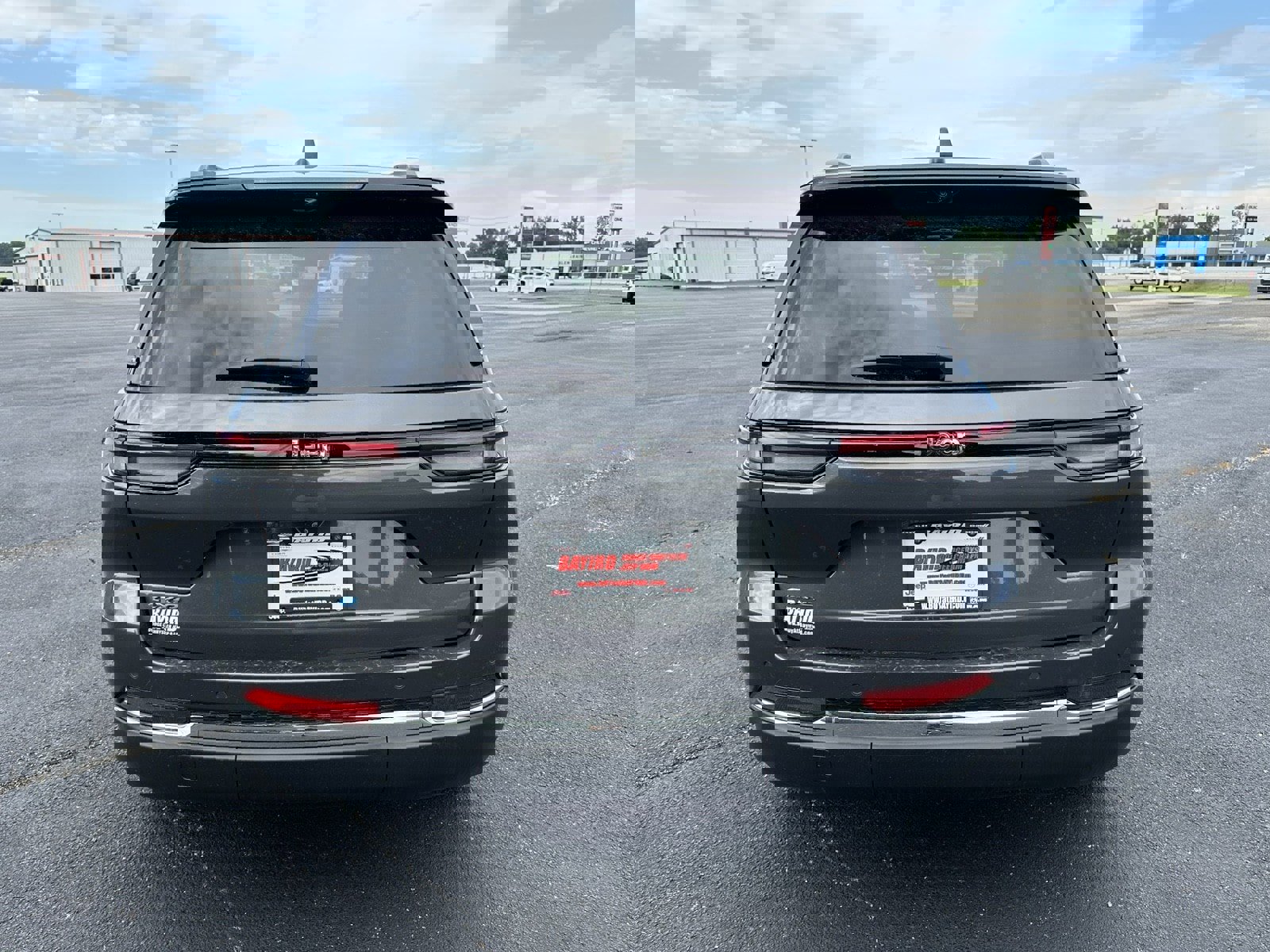 New 2022 Jeep Grand Cherokee Limited 4xe w/ Luxury Tech Group II image 6