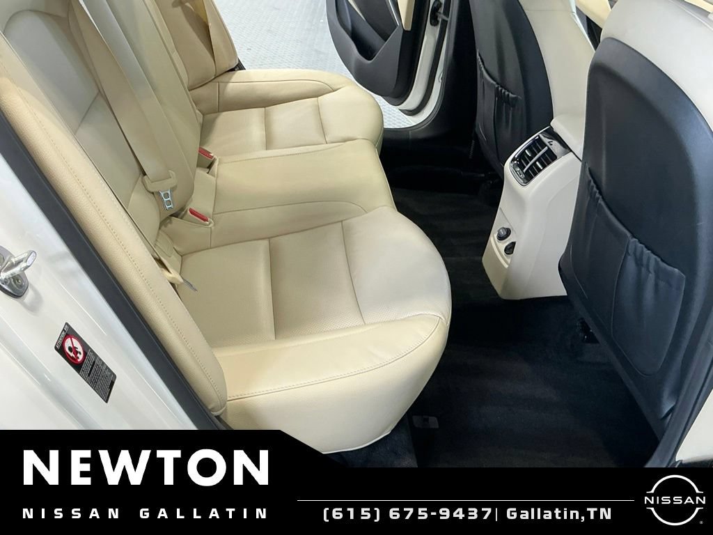 Used 2018 Kia Cadenza Premium w/ Luxury Package FWD image 18