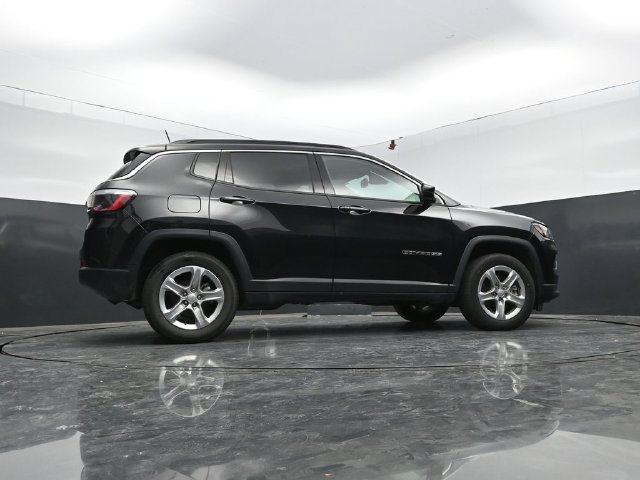Used 2024 Jeep Compass Latitude AWD/4WD image 53