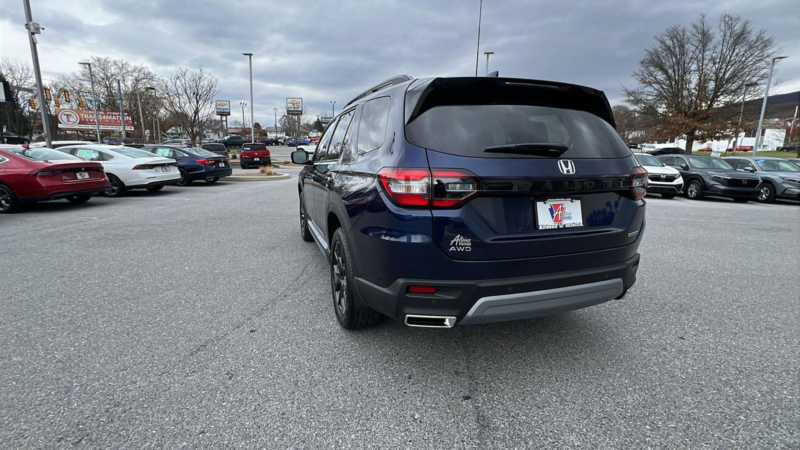 New 2025 Honda Pilot Touring image 6