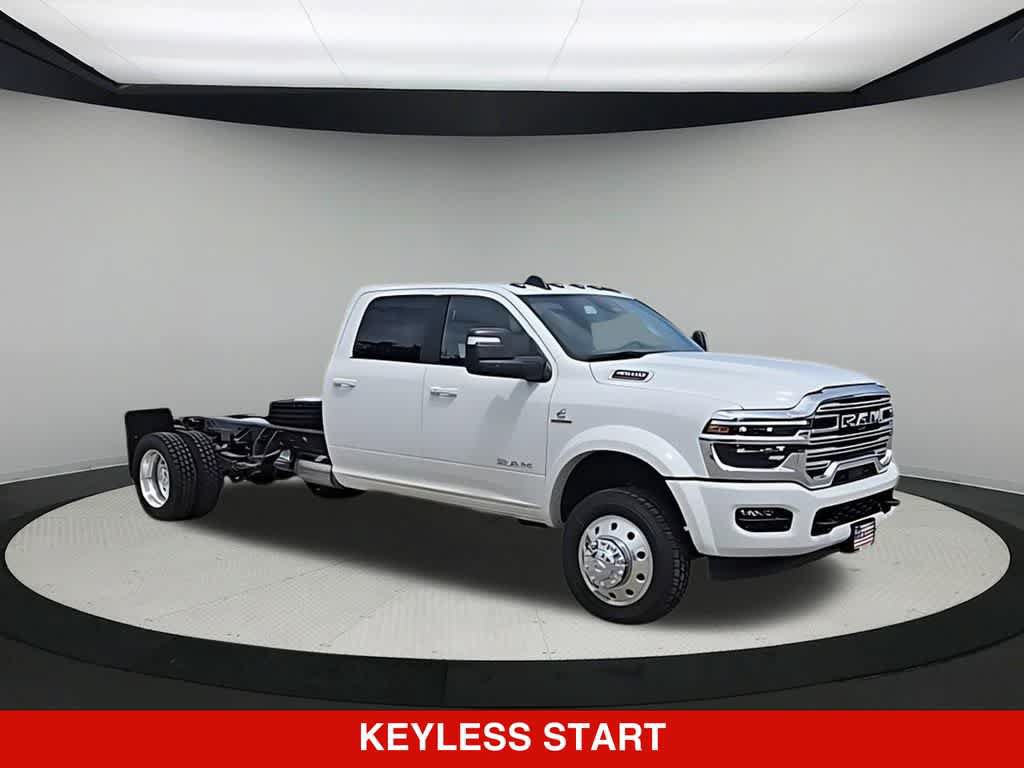 New 2026 RAM 4500 4x4 Crew Cab DRW w/ Laramie Trim Package image 3