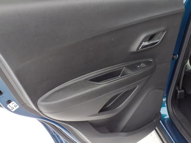 Used 2020 Chevrolet Trax LT w/ LT Convenience Package image 12