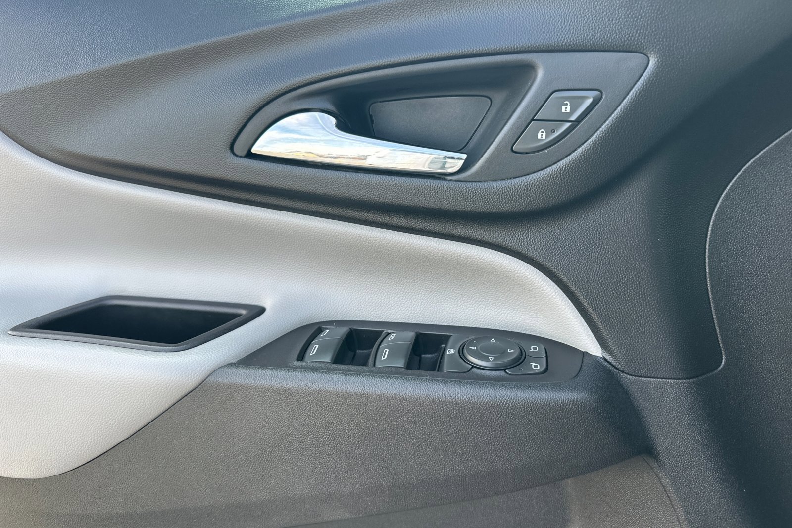 Used 2020 Chevrolet Equinox LT image 11