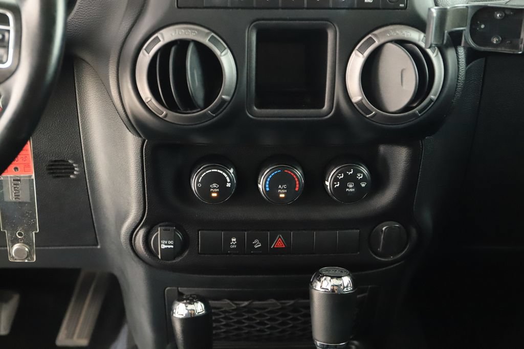 Used 2018 Jeep Wrangler Unlimited Sport w/ Connectivity Group AWD/4WD image 20