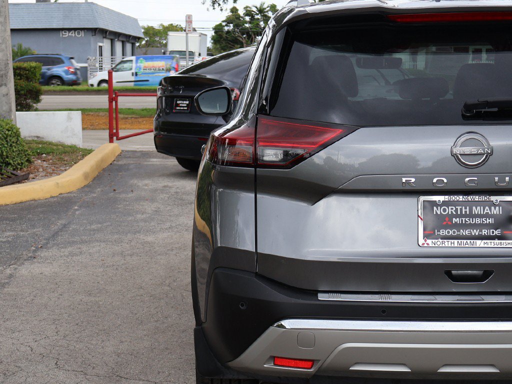 Used 2023 Nissan Rogue Platinum w/ Platinum Premium Package FWD image 18