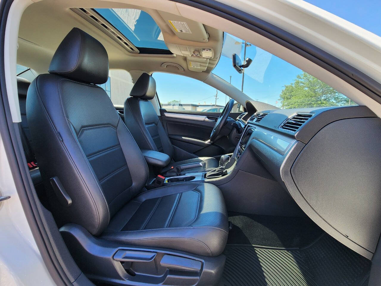 Used 2019 Volkswagen Passat 2.0T Wolfsburg w/ Wheels & Sunroof Package FWD image 14